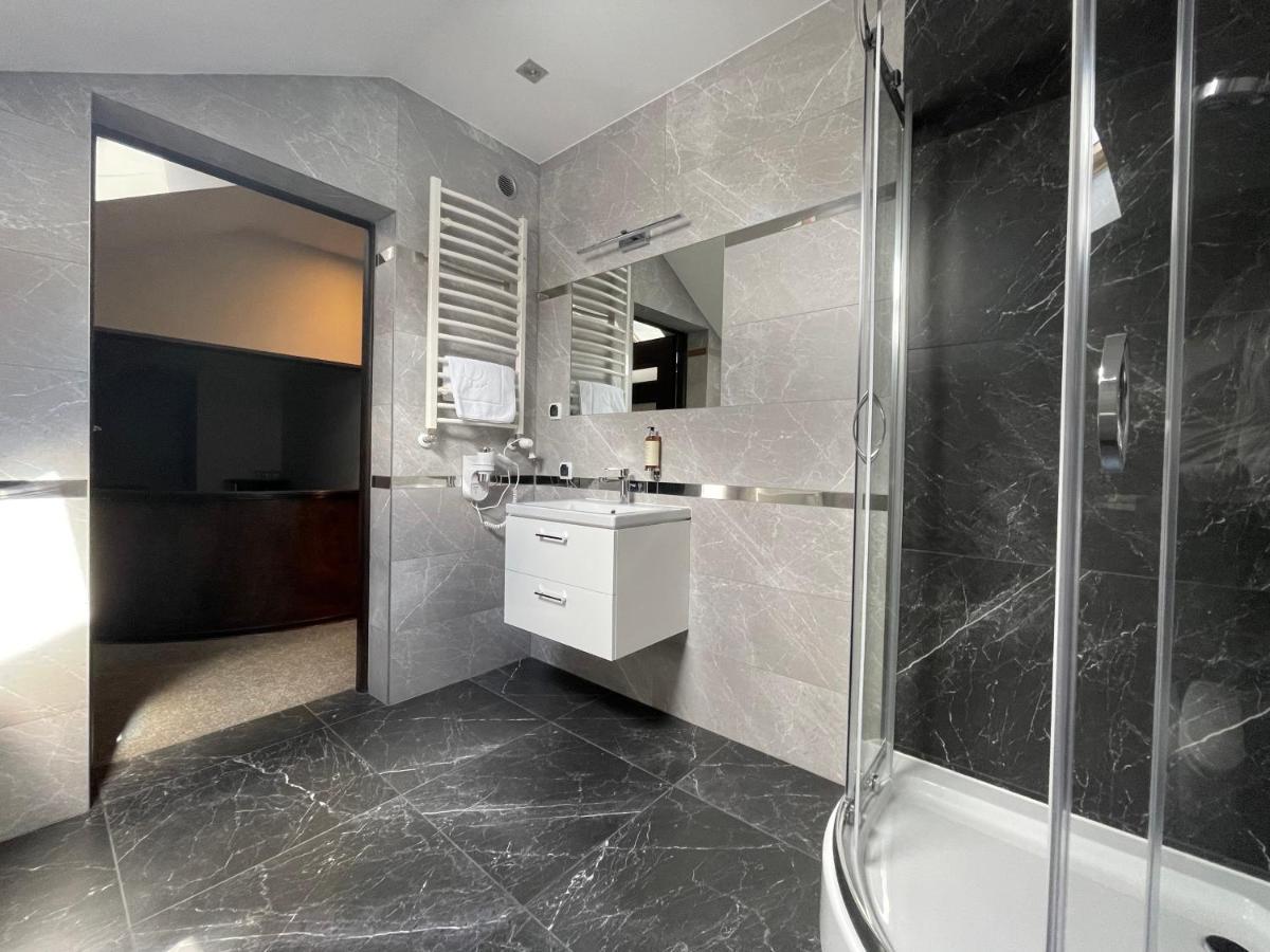 Hotel Red Островець-Свентокшиський Екстер'єр фото