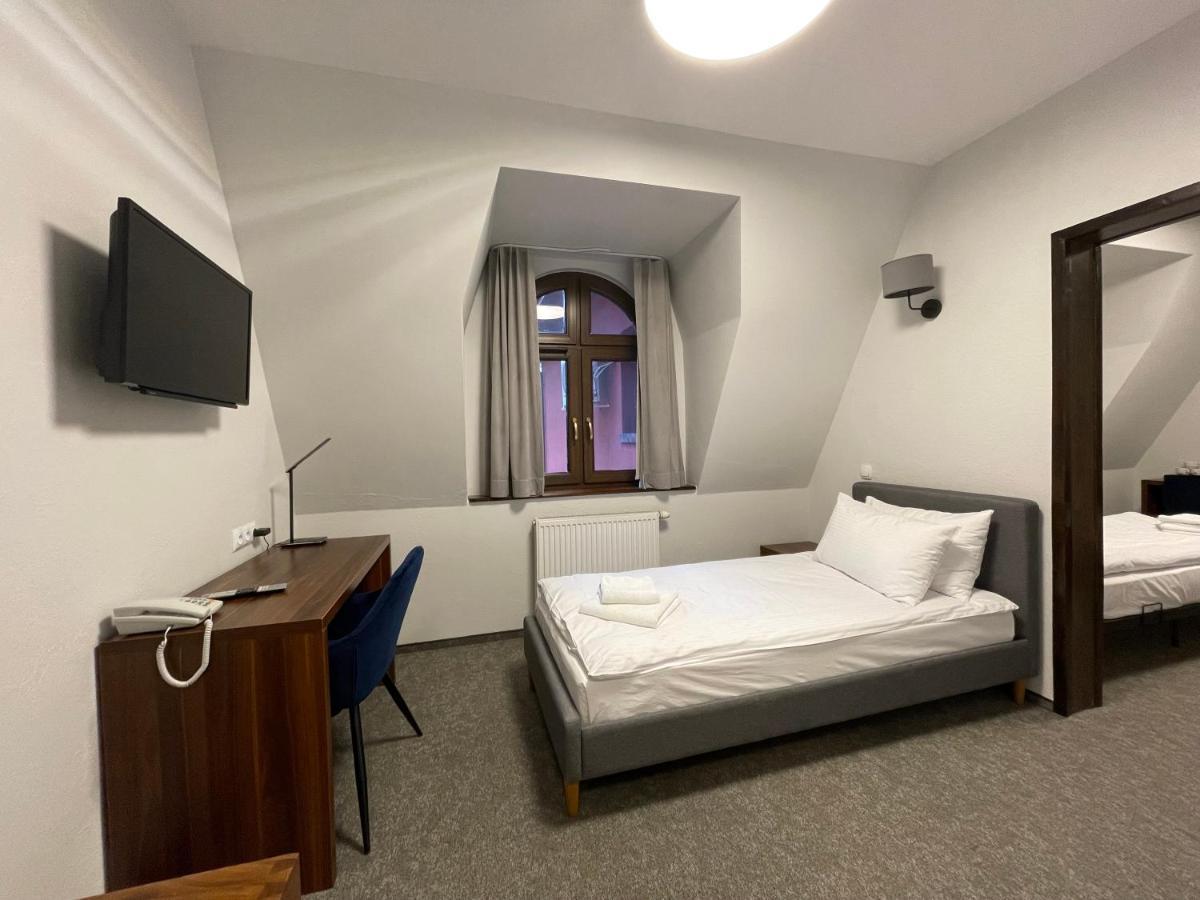 Hotel Red Островець-Свентокшиський Екстер'єр фото