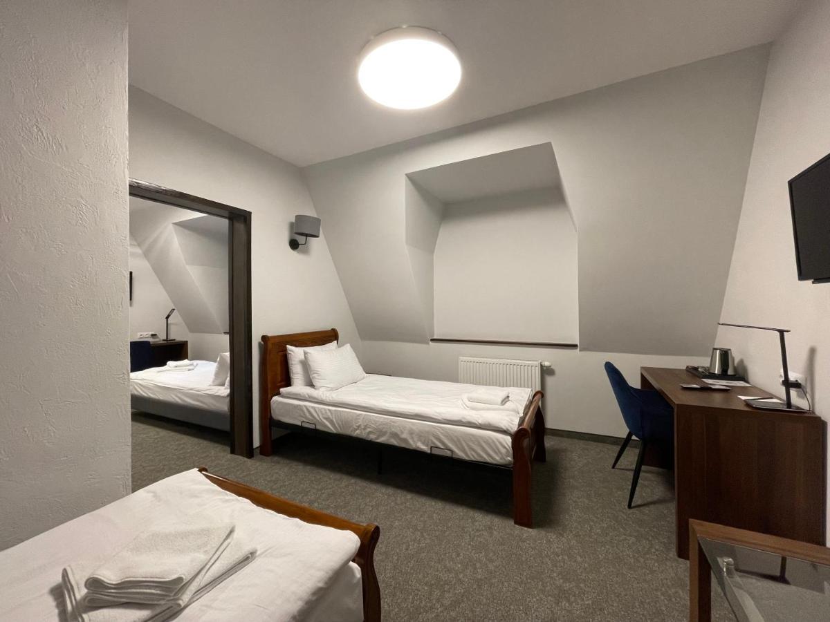 Hotel Red Островець-Свентокшиський Екстер'єр фото