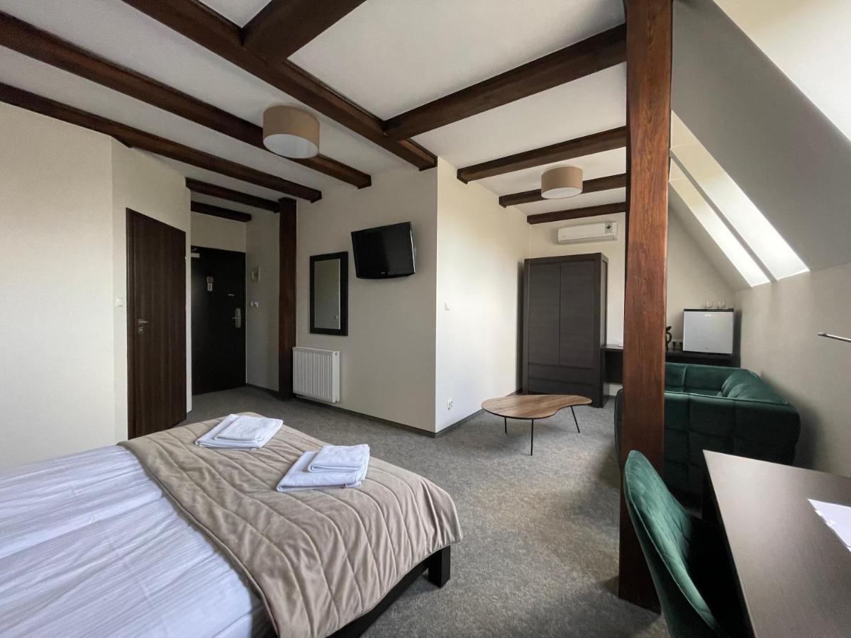 Hotel Red Островець-Свентокшиський Екстер'єр фото