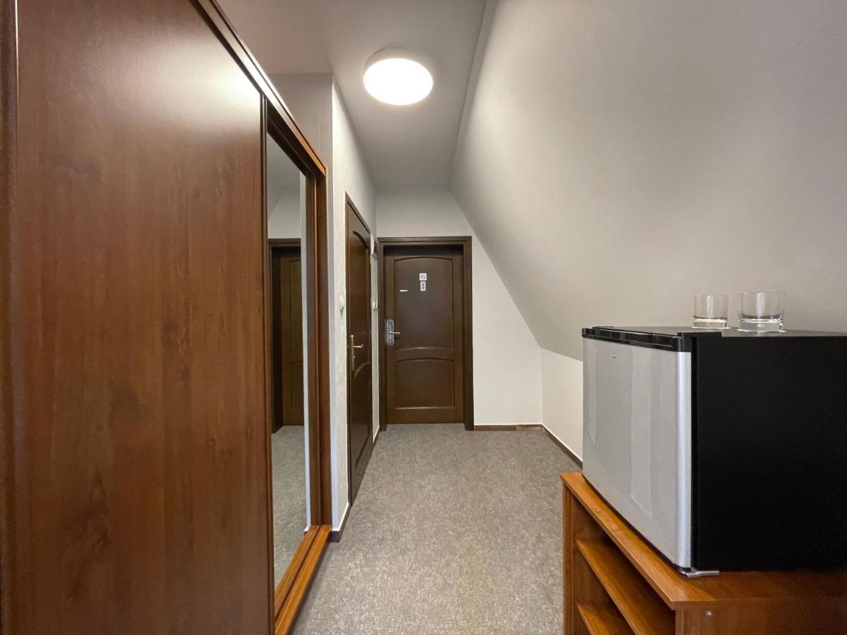 Hotel Red Островець-Свентокшиський Екстер'єр фото