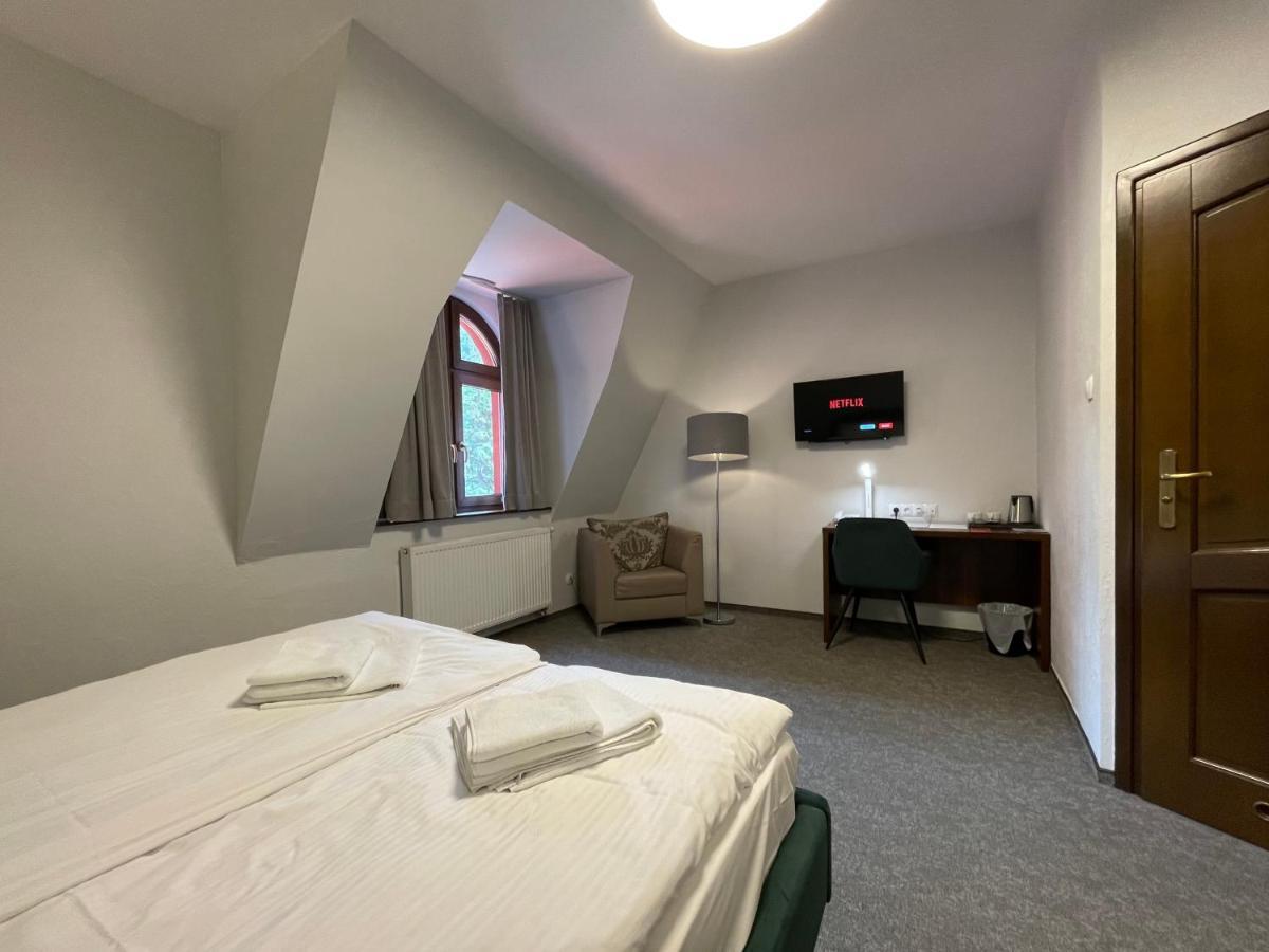Hotel Red Островець-Свентокшиський Екстер'єр фото