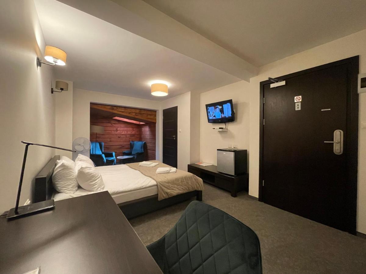 Hotel Red Островець-Свентокшиський Екстер'єр фото